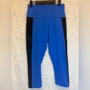 PINK Victoria's Secret Ultimate | Blue and Black Cropped Leggings | Size Medium💙